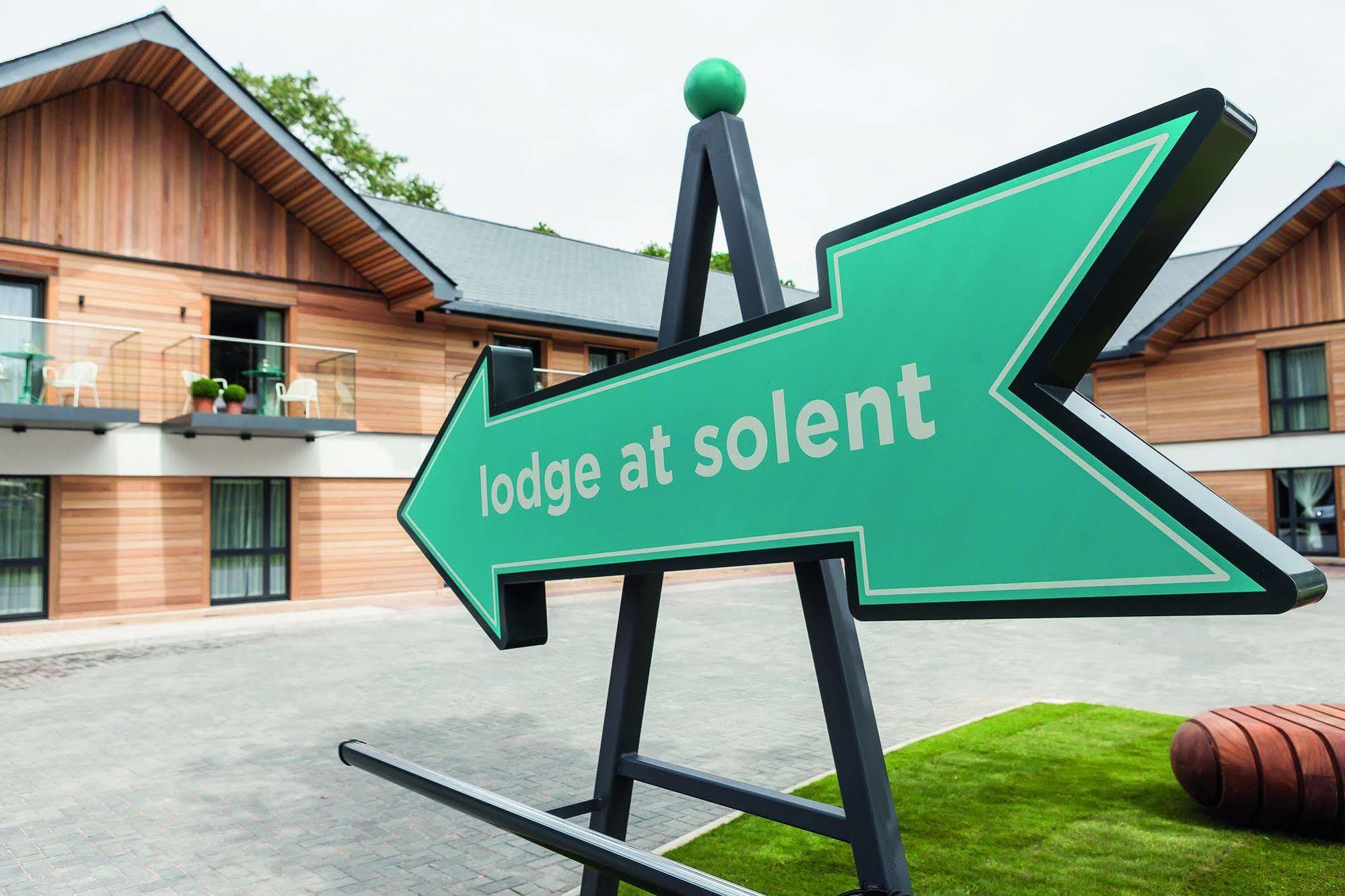 Lodge At Solent Фархэм Экстерьер фото