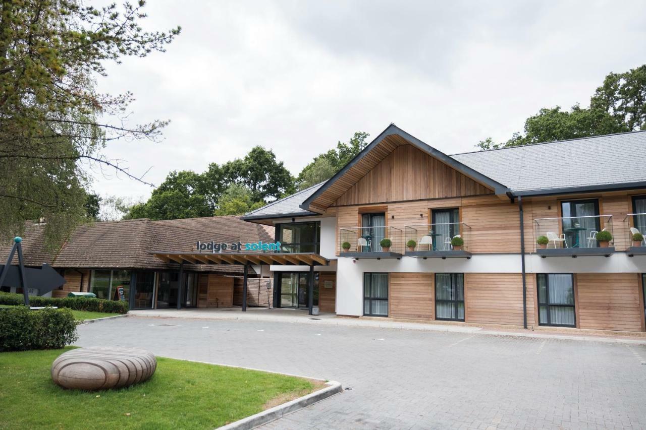 Lodge At Solent Фархэм Экстерьер фото